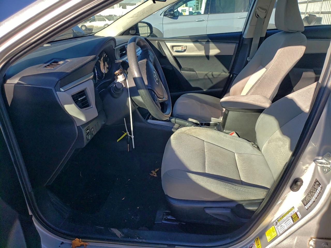 Toyota Corolla L Image 9