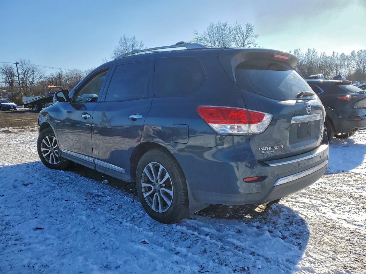 Nissan Pathfinder S Image 4