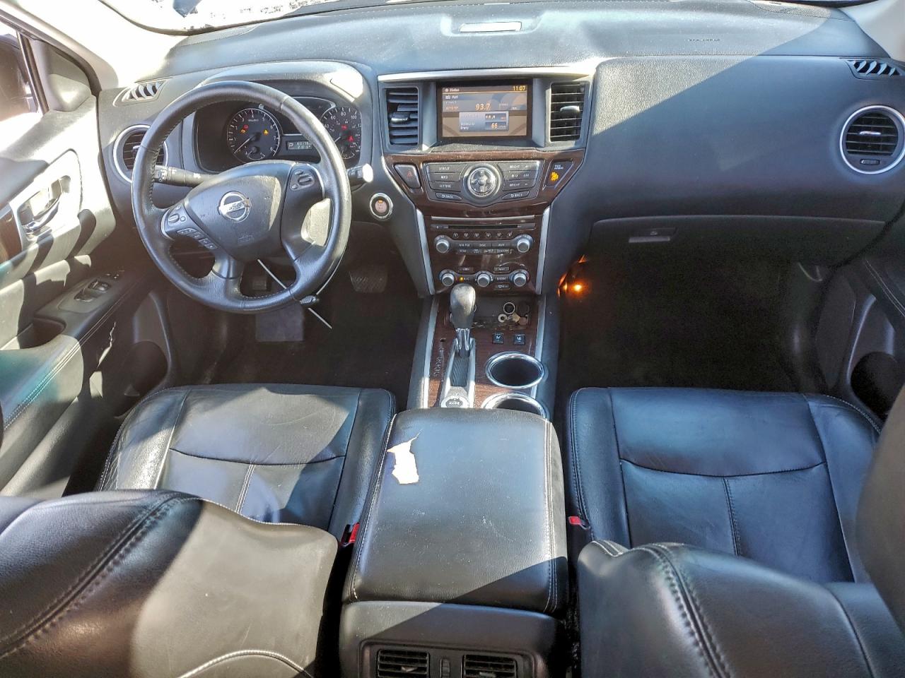 Nissan Pathfinder S Image 12