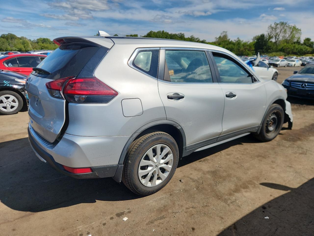 Nissan Rogue S Image 3