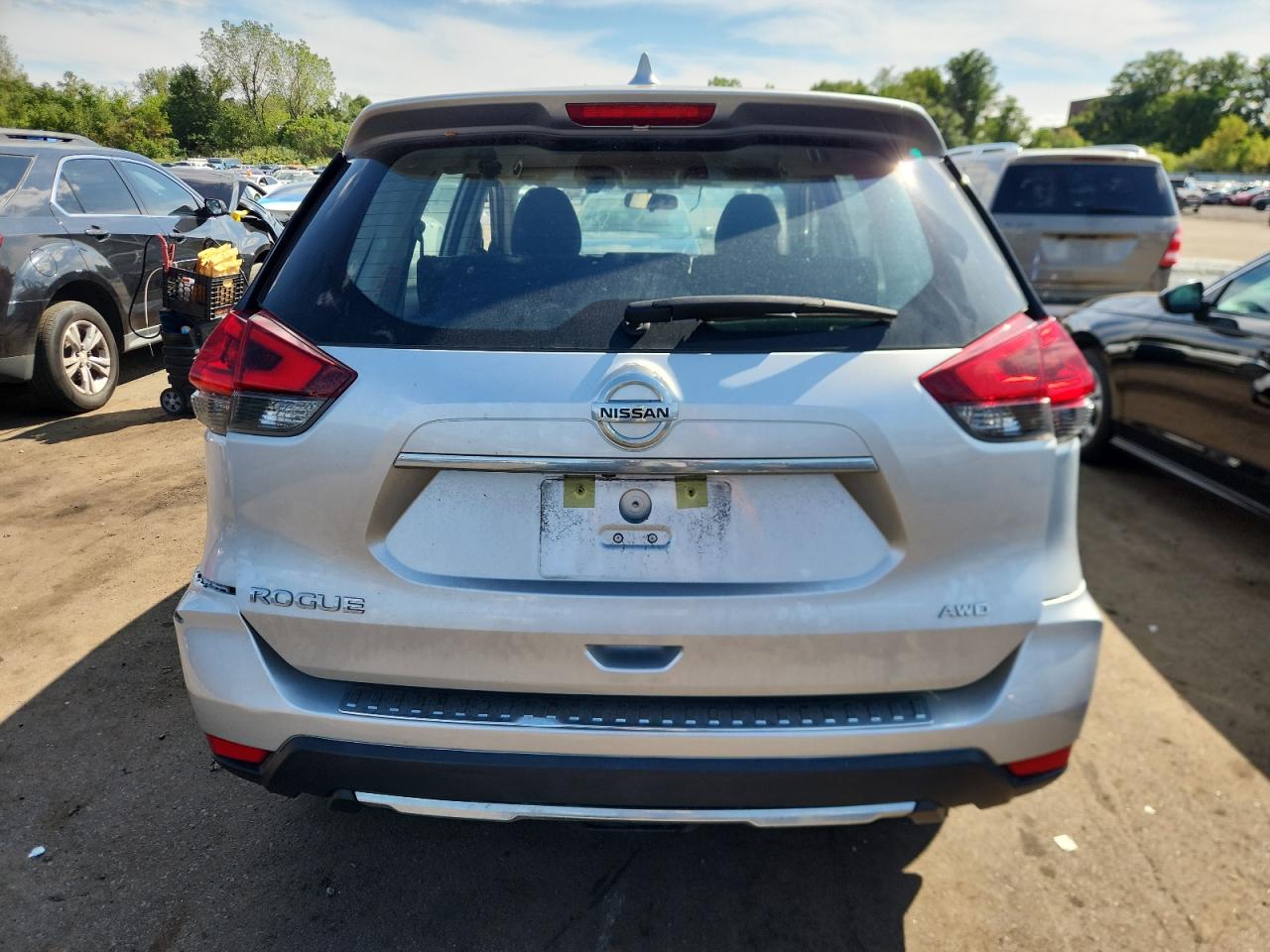 Nissan Rogue S Image 4