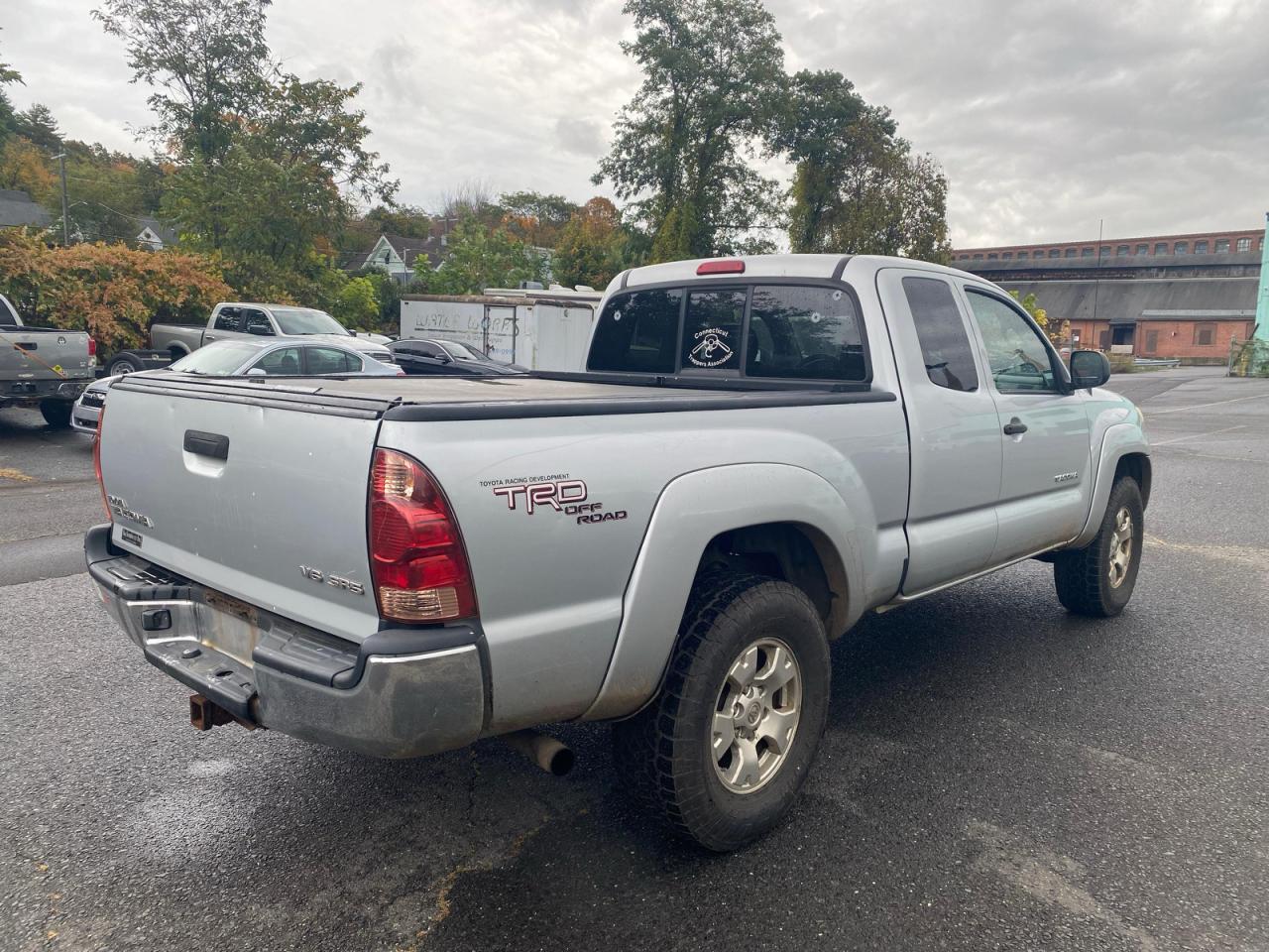 Toyota Tacoma Access Cab Image 2