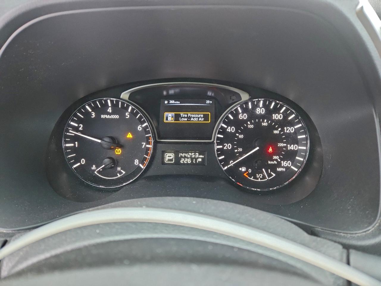 Nissan Pathfinder S Image 4