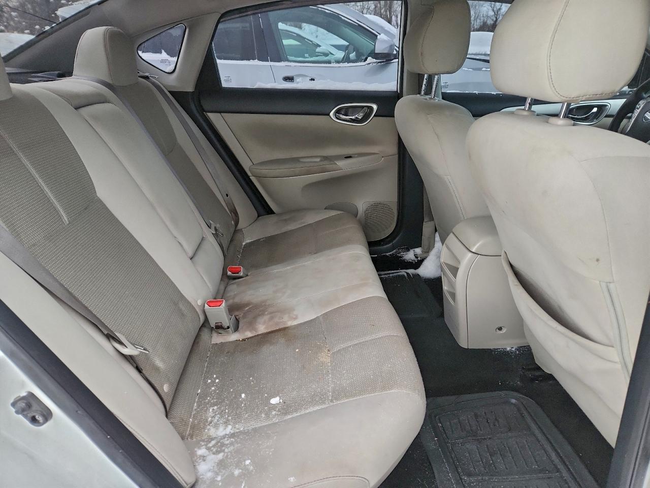 Nissan Sentra S Image 10