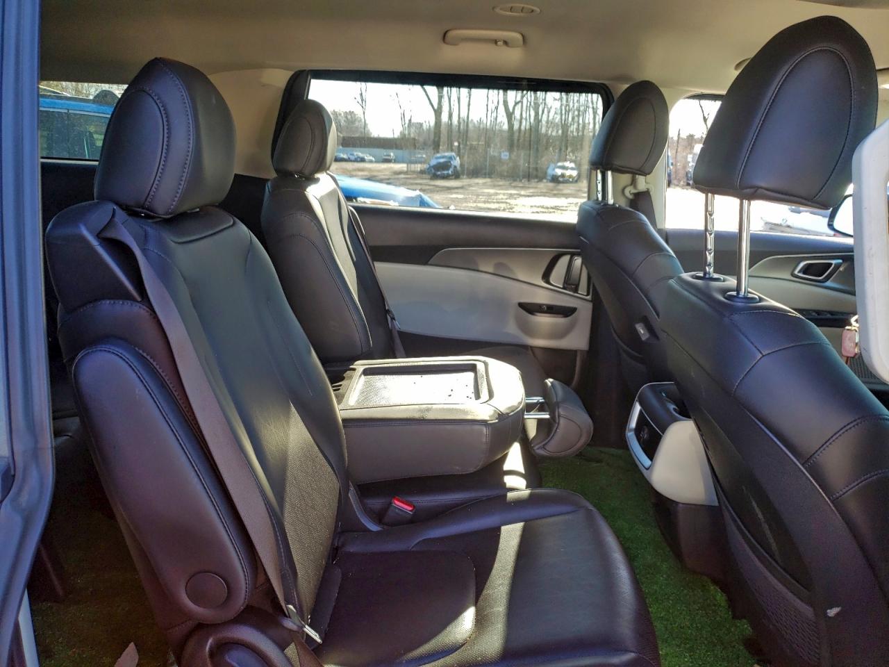 Kia Carnival Lx Image 10