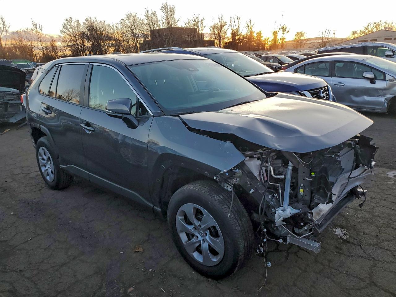 Toyota RAV4 Le Image 13