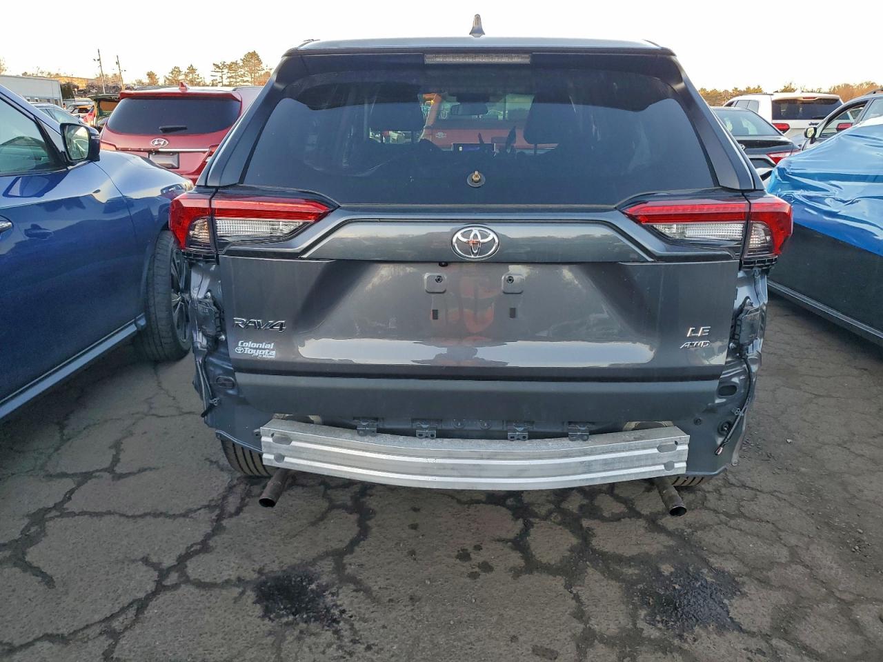 Toyota RAV4 Le Image 14