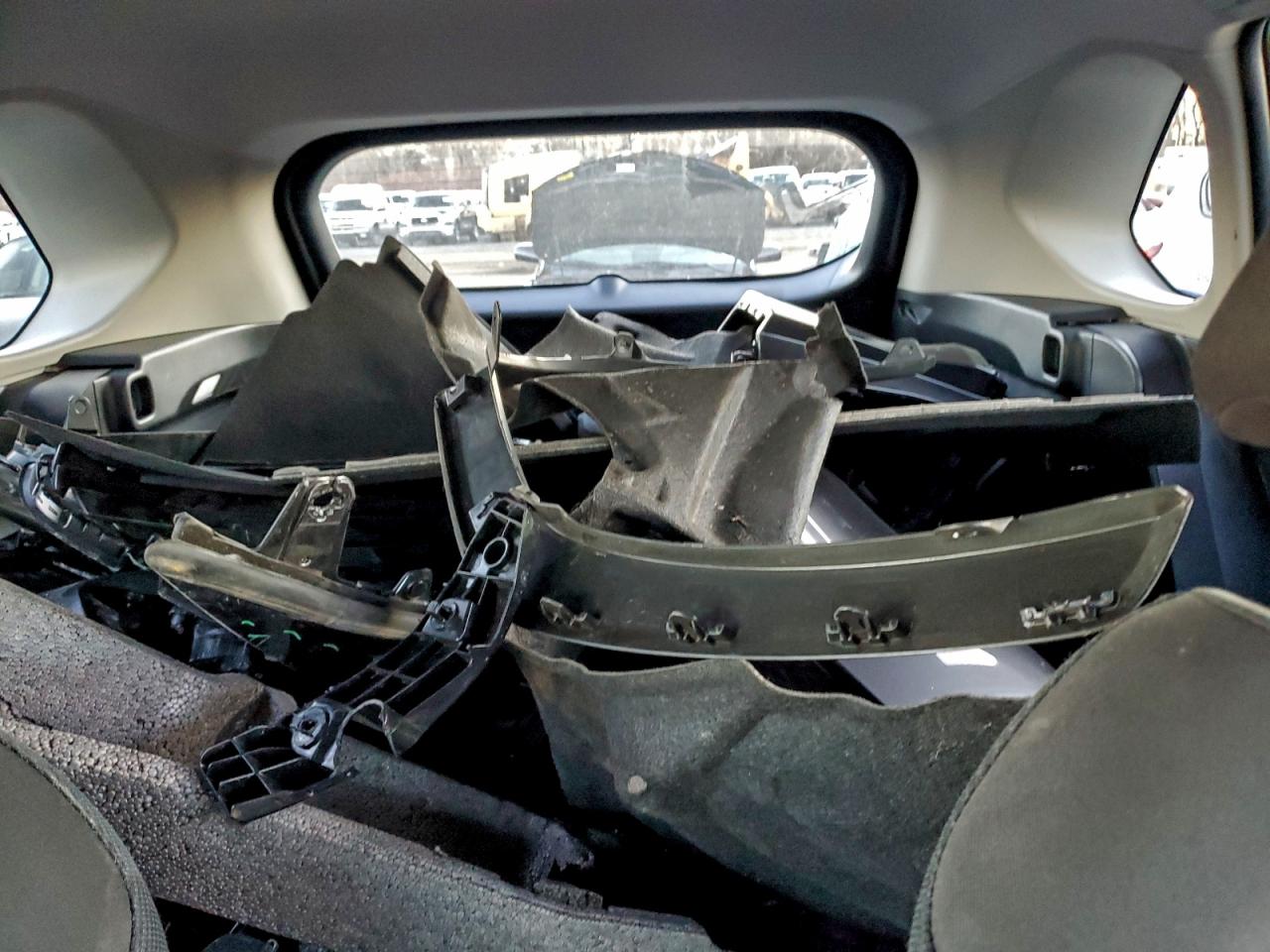 Toyota RAV4 Le Image 6