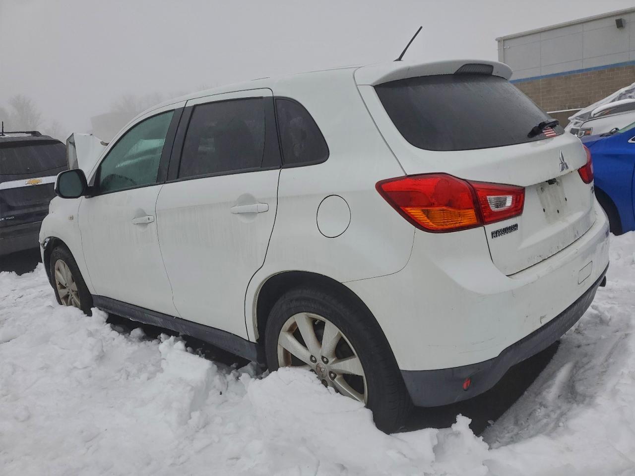 Mitsubishi Outlander Es Image 2