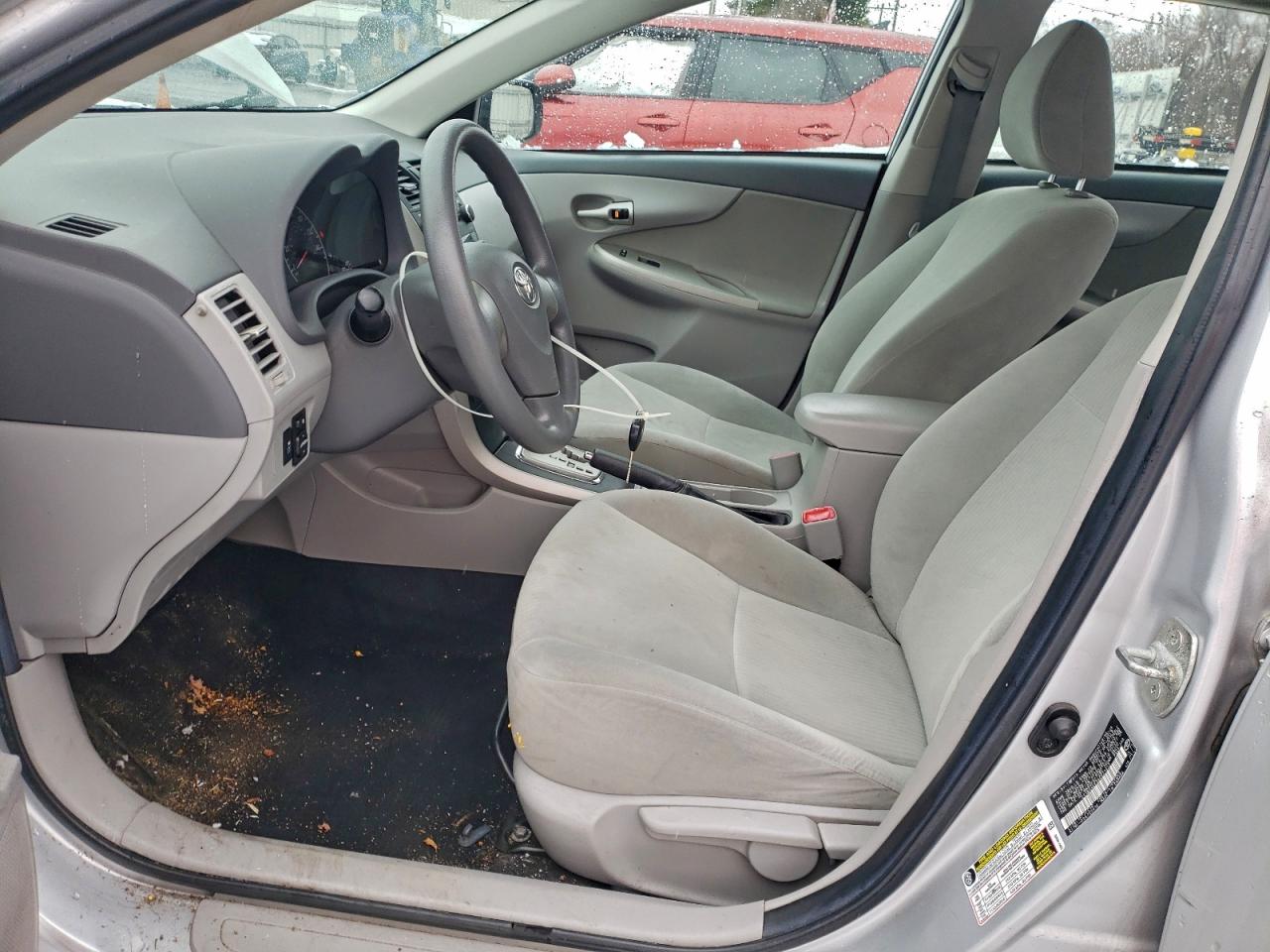 Toyota Corolla Base Image 5