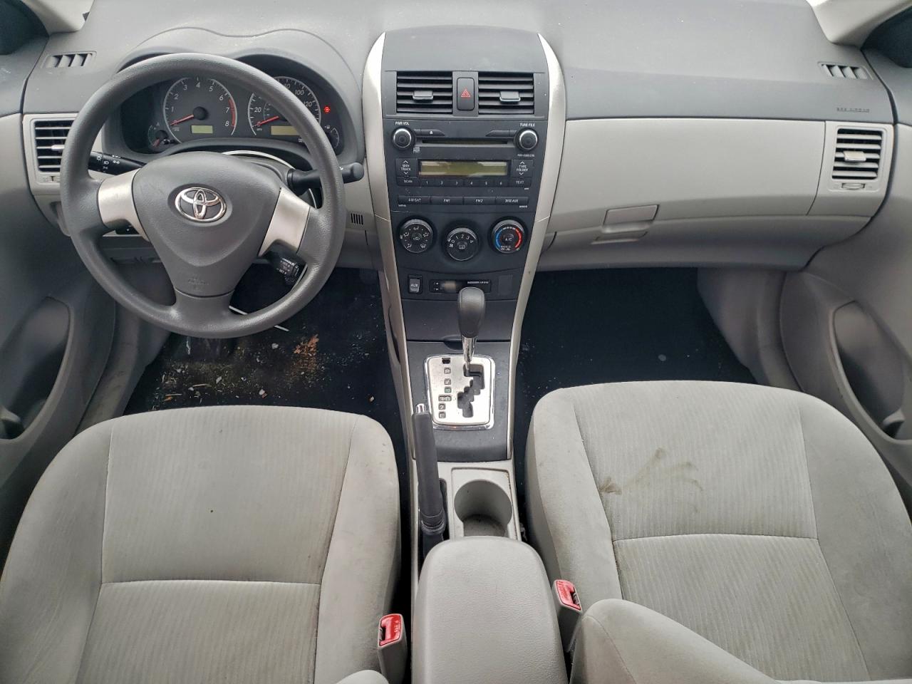 Toyota Corolla Base Image 2