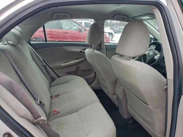 Toyota Corolla Base Image 9