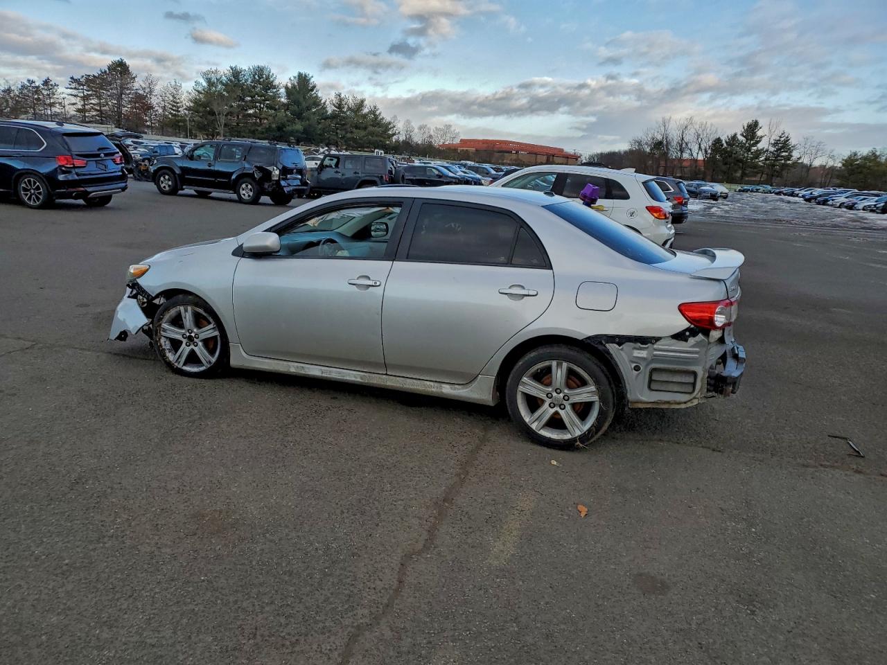 Toyota Corolla Base Image 2