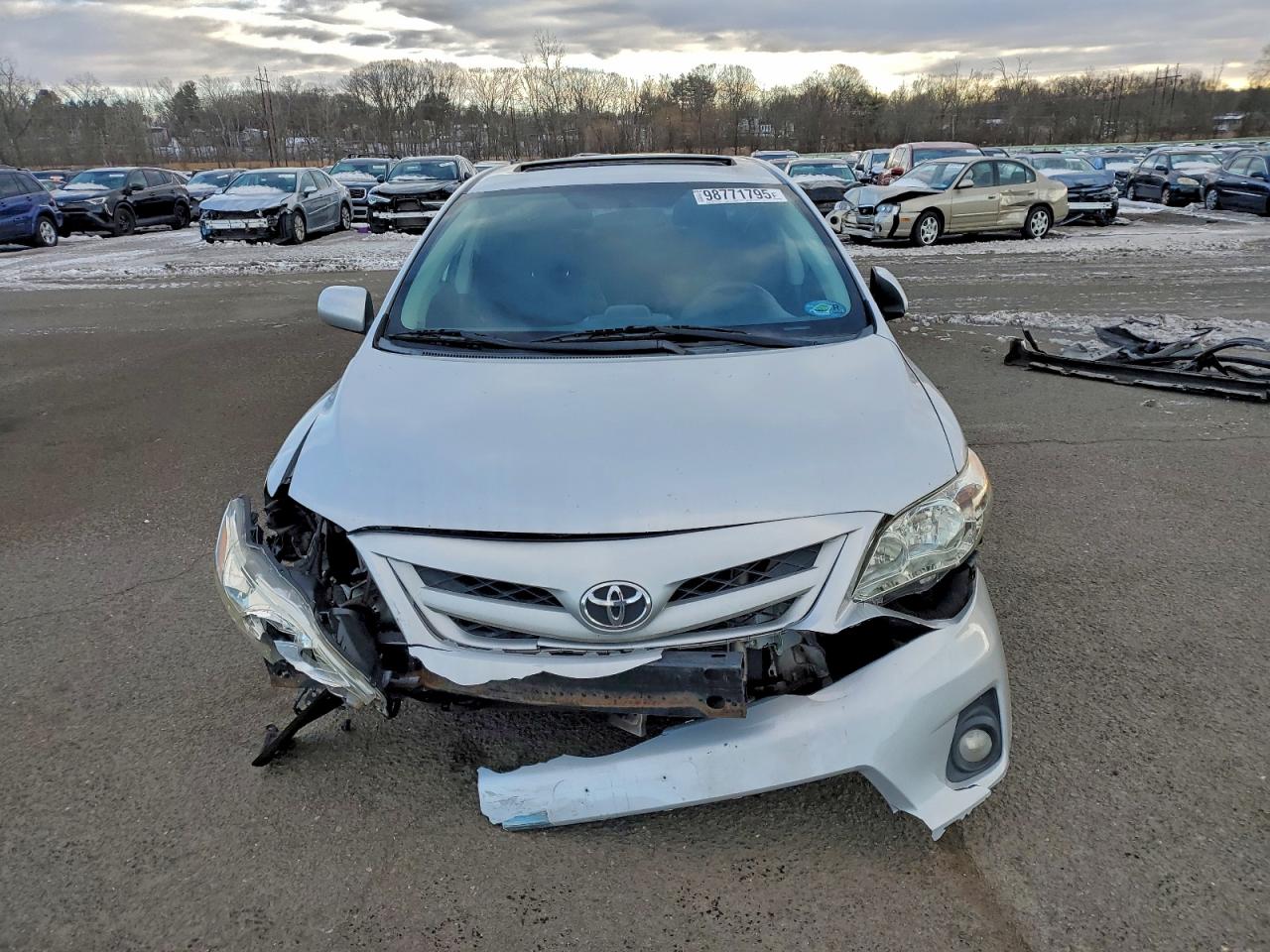 Toyota Corolla Base Image 3