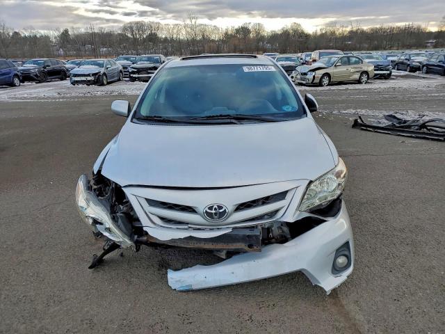 Toyota Corolla Base Image 3