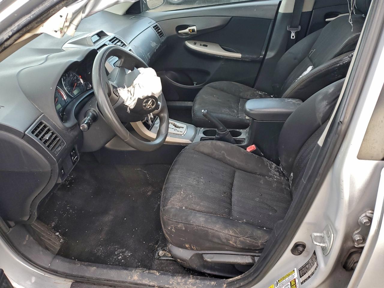 Toyota Corolla Base Image 4