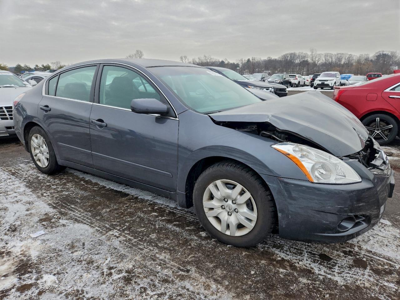 Nissan Altima Base Image 12