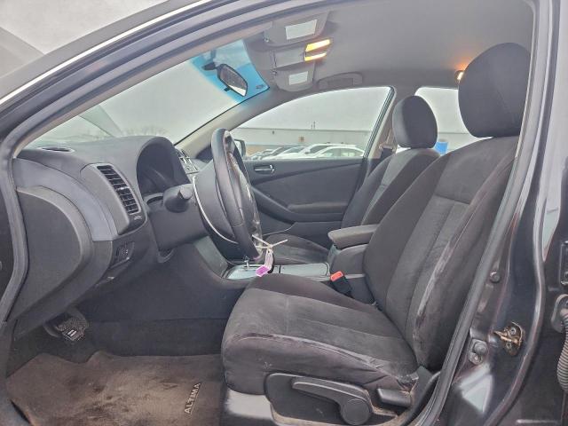 Nissan Altima Base Image 9