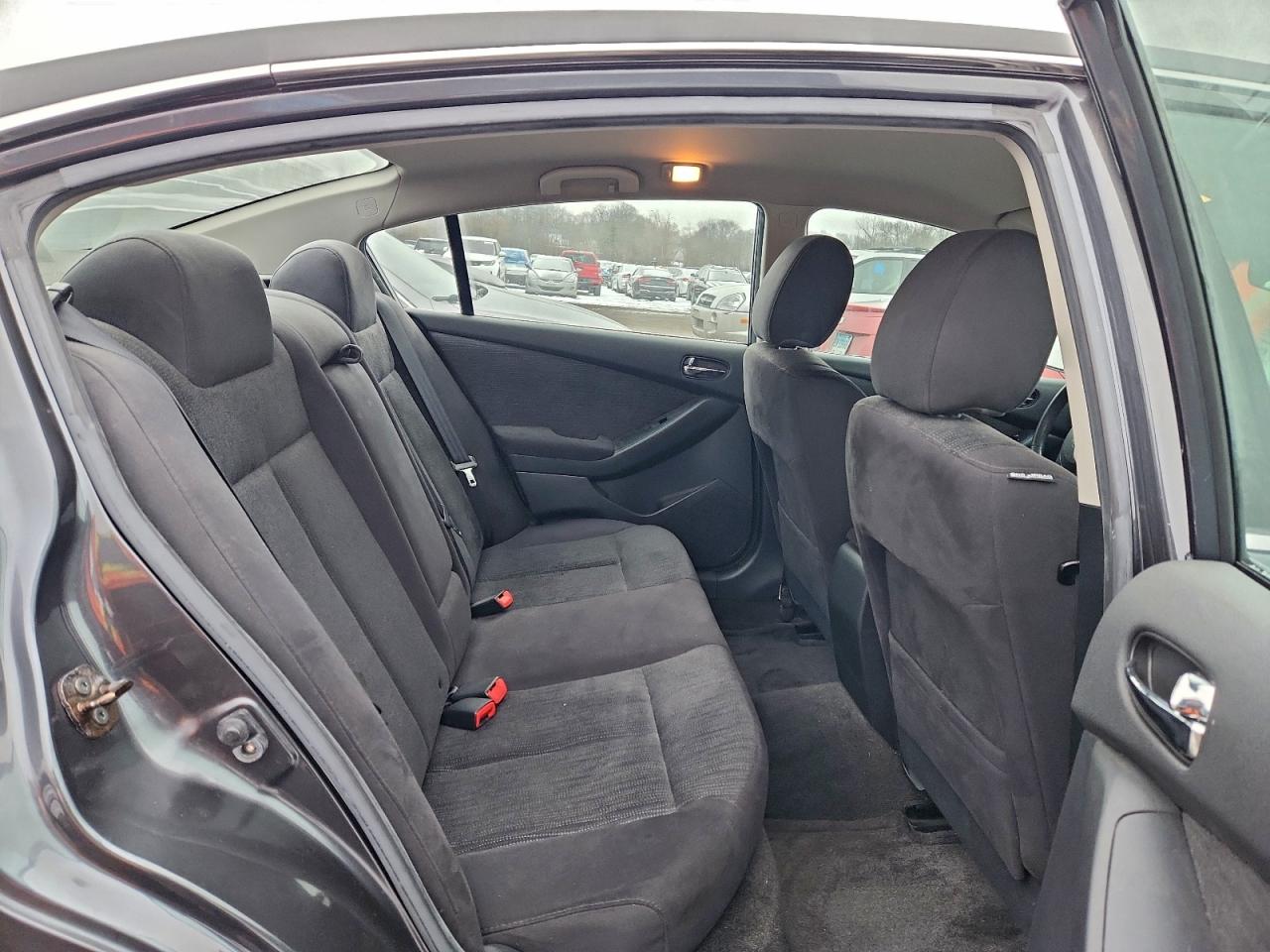 Nissan Altima Base Image 7