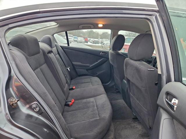 Nissan Altima Base Image 7