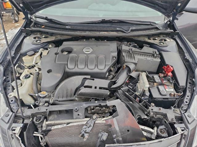 Nissan Altima Base Image 11