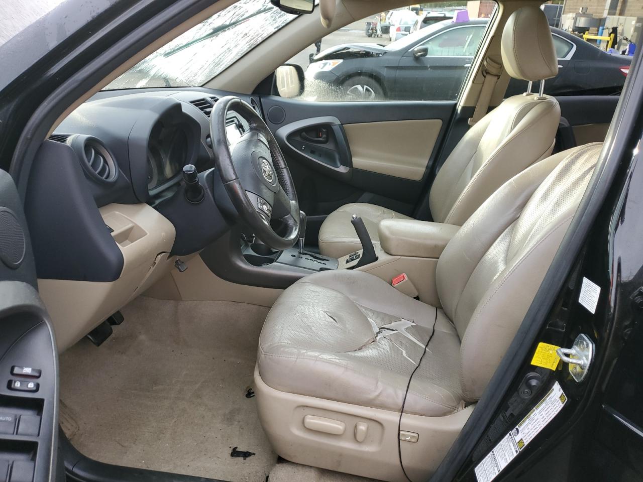 Toyota RAV4 Limited Image 7