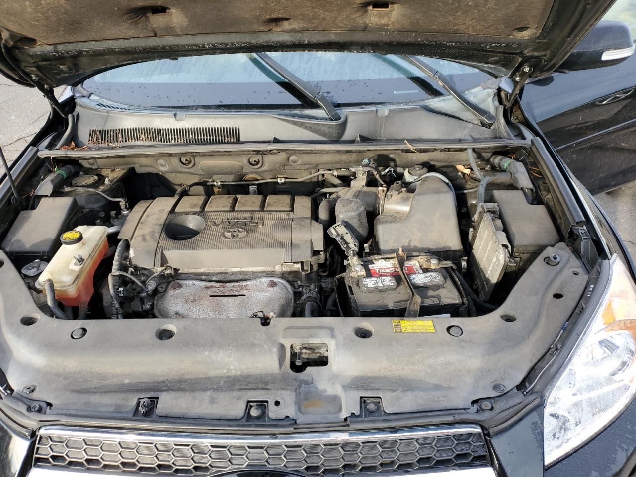 Toyota RAV4 Limited Image 2