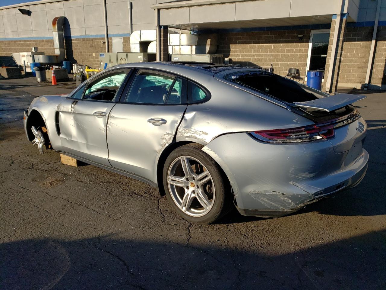 Porsche Panamera 4 Image 12