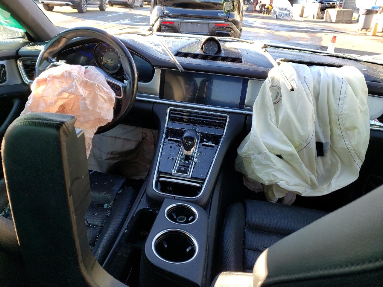 Porsche Panamera 4 Image 9