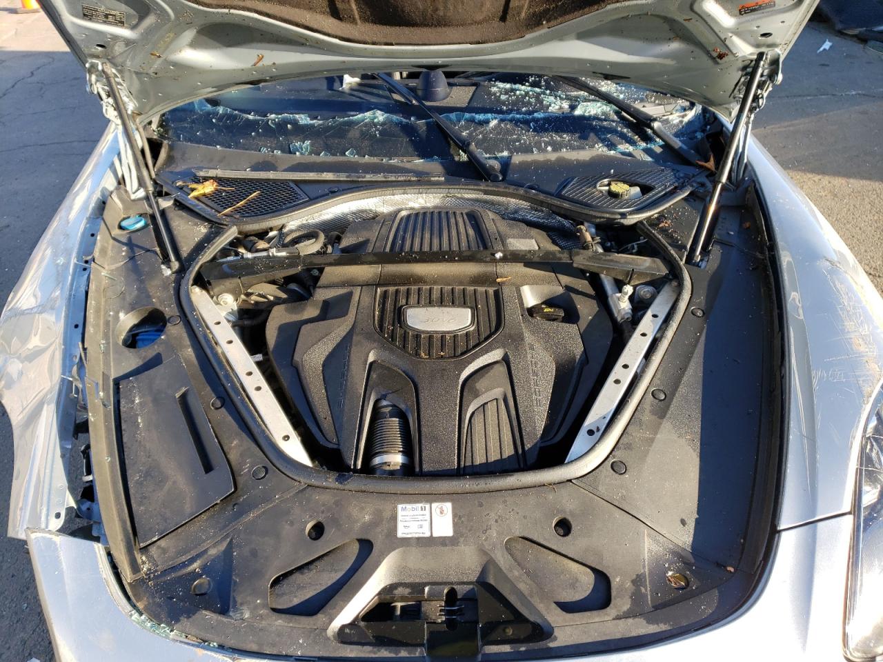 Porsche Panamera 4 Image 10