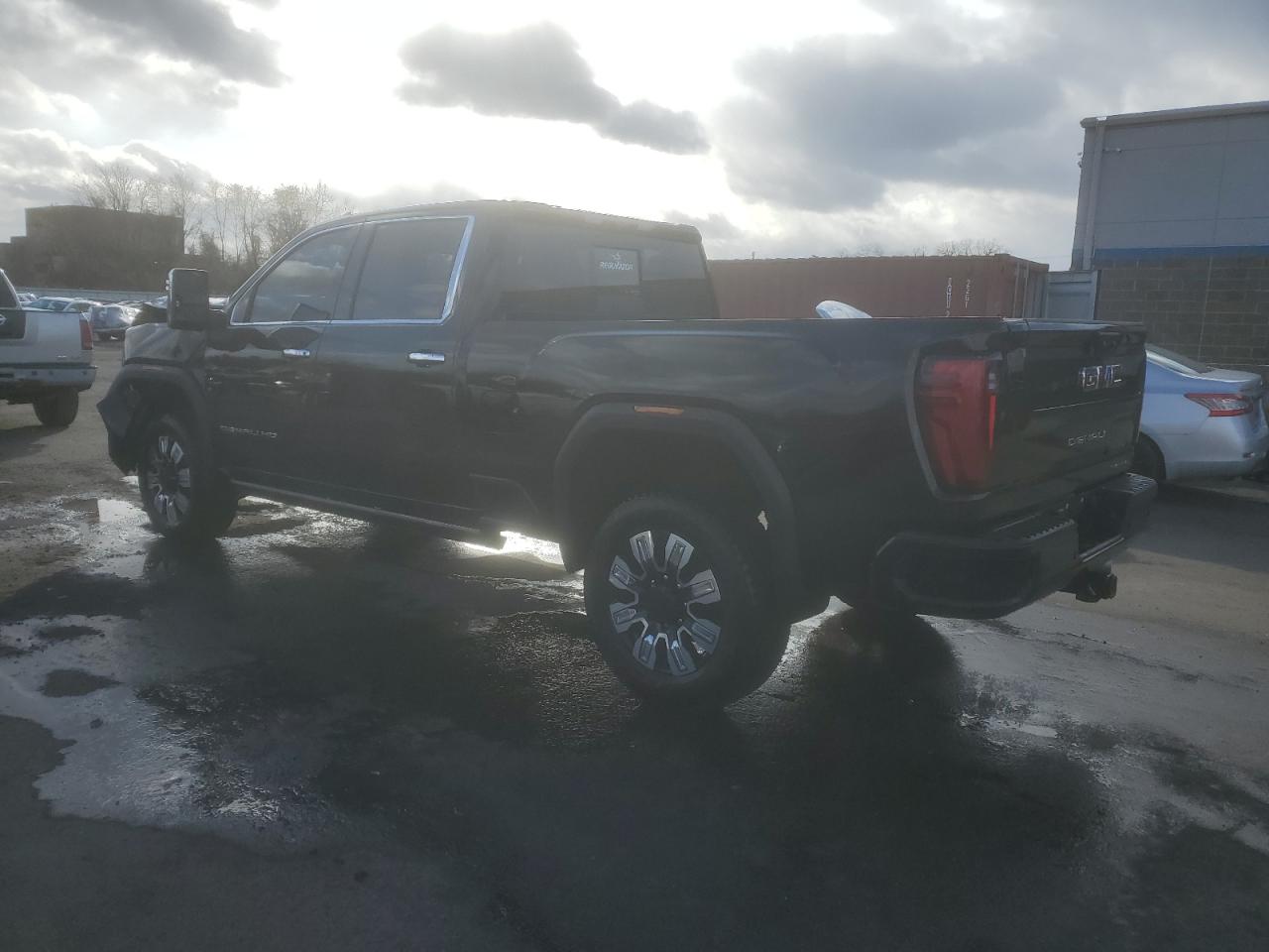 GMC Sierra K2500 Denali Image 2