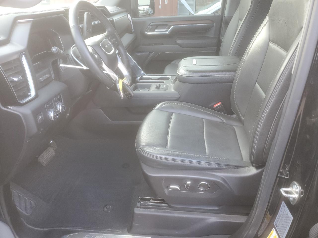 GMC Sierra K2500 Denali Image 8