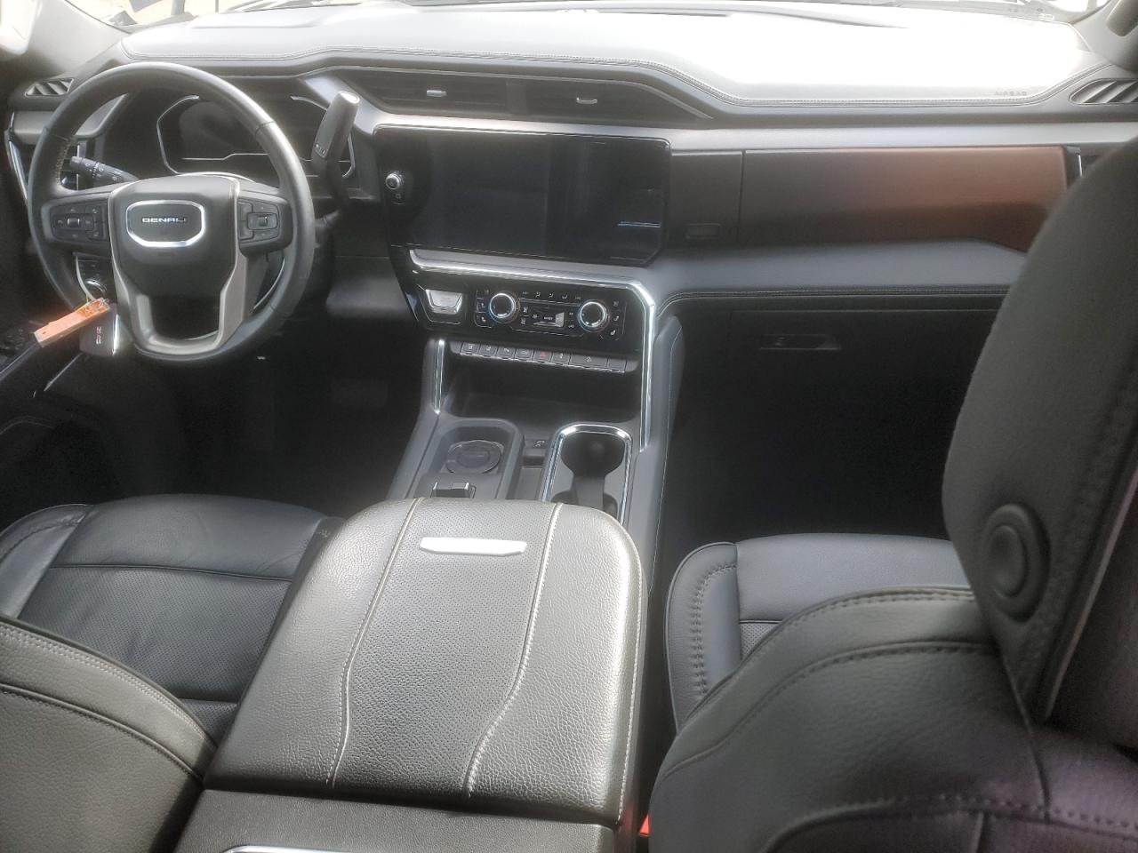 GMC Sierra K2500 Denali Image 4