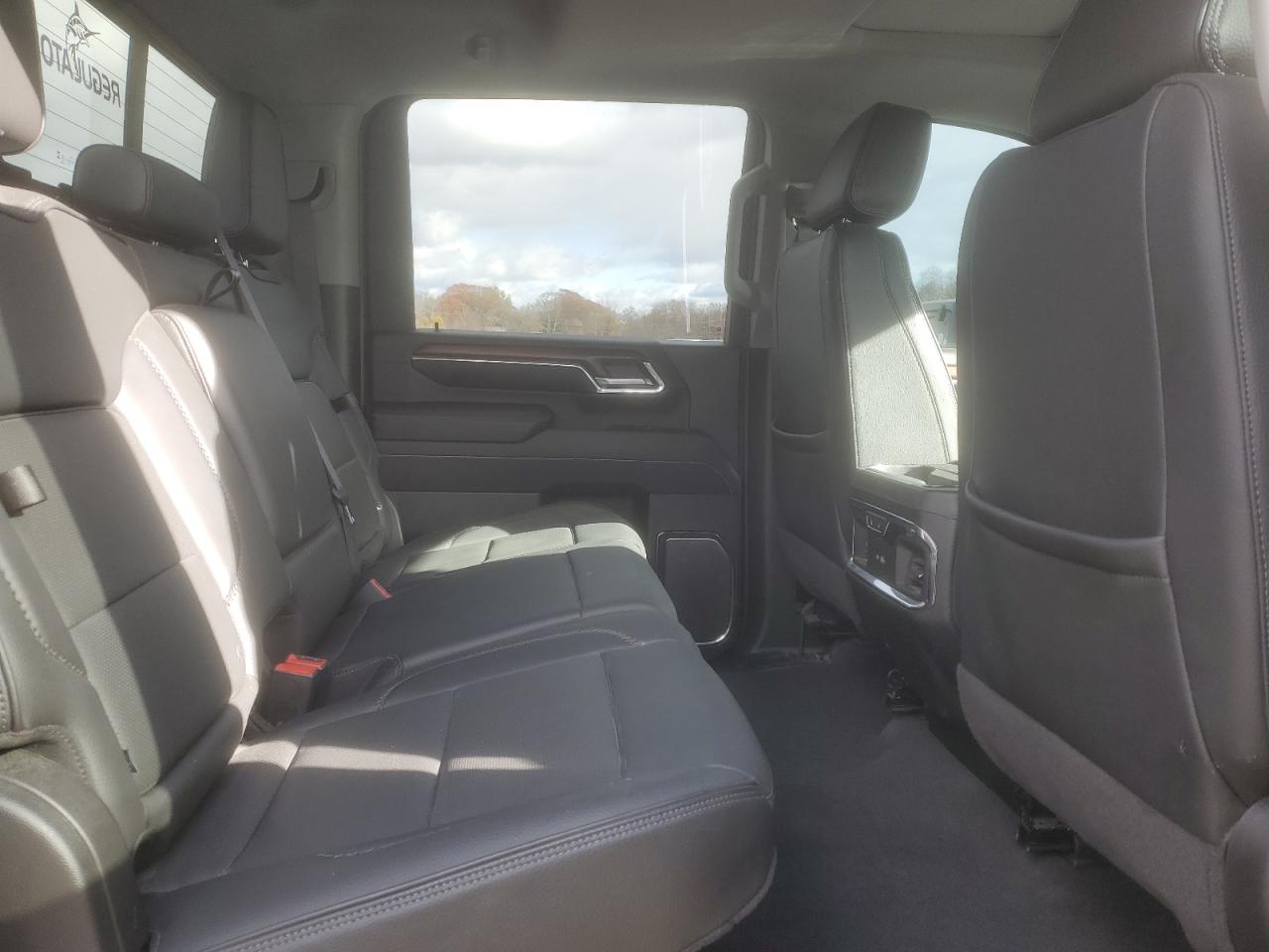 GMC Sierra K2500 Denali Image 11