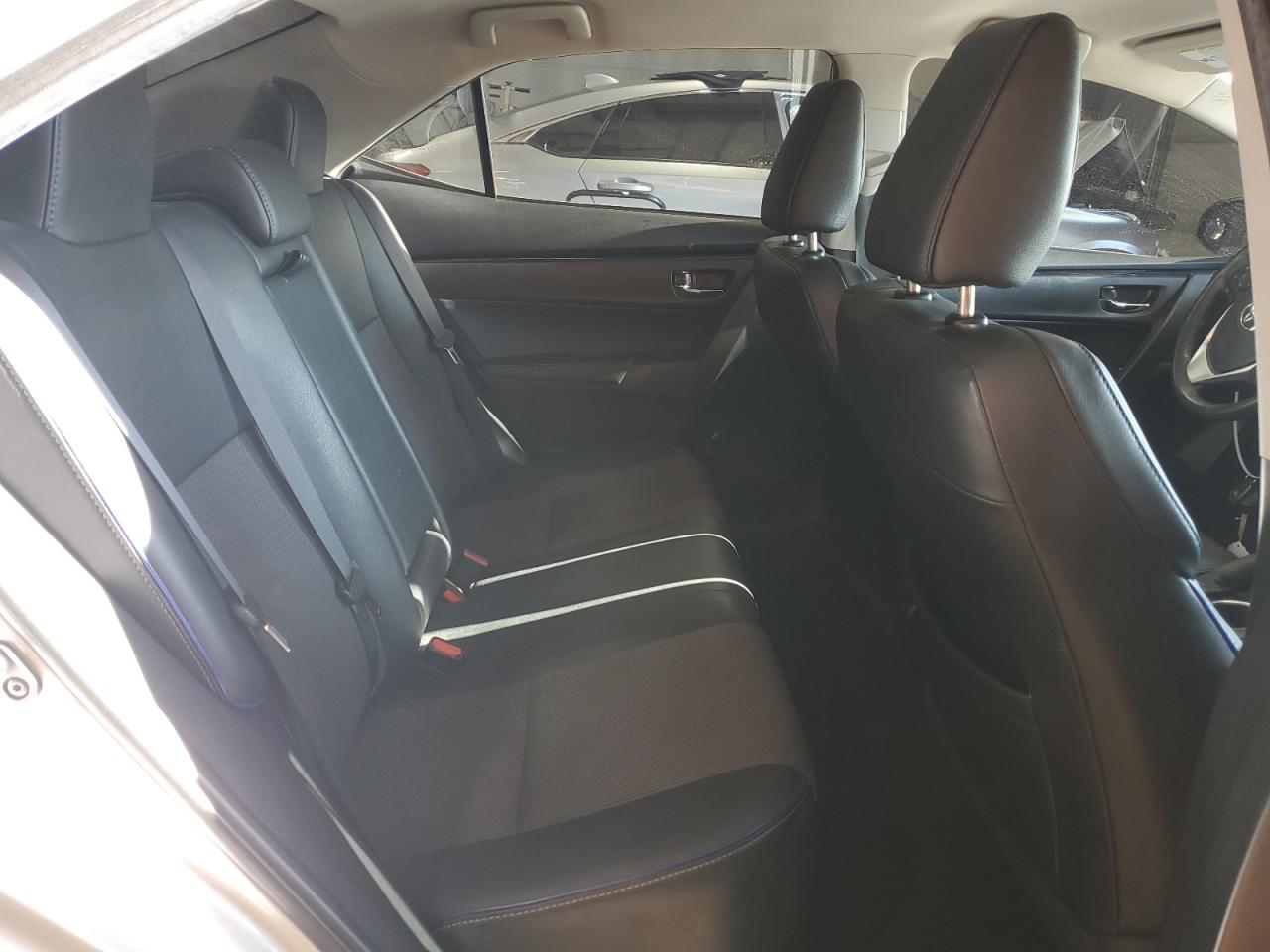 Toyota Corolla L Image 8