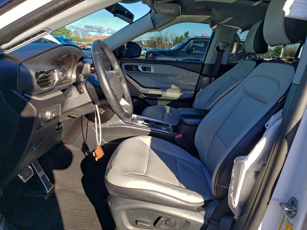 Ford Explorer Xlt Image 13