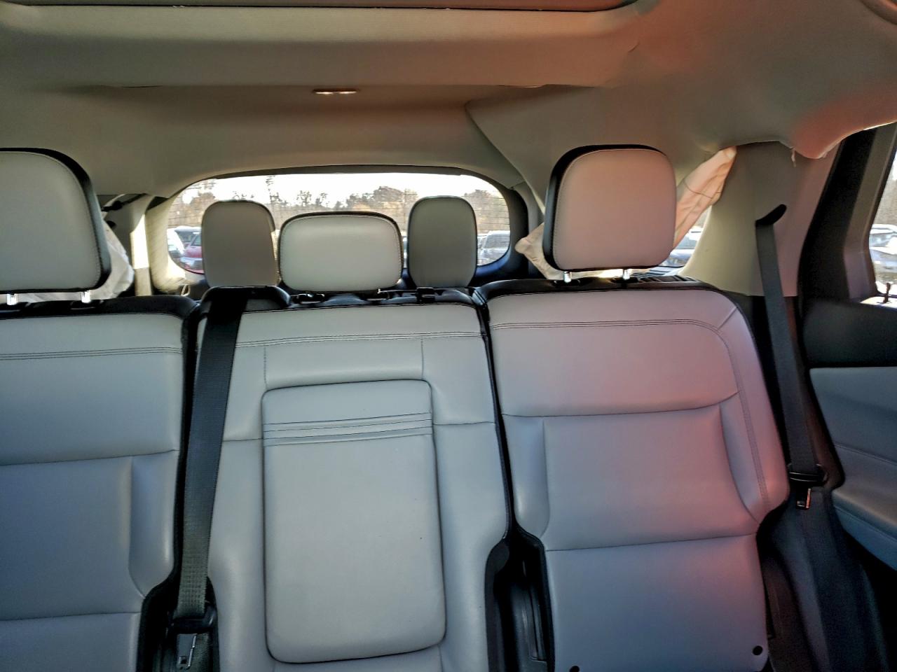 Ford Explorer Xlt Image 12