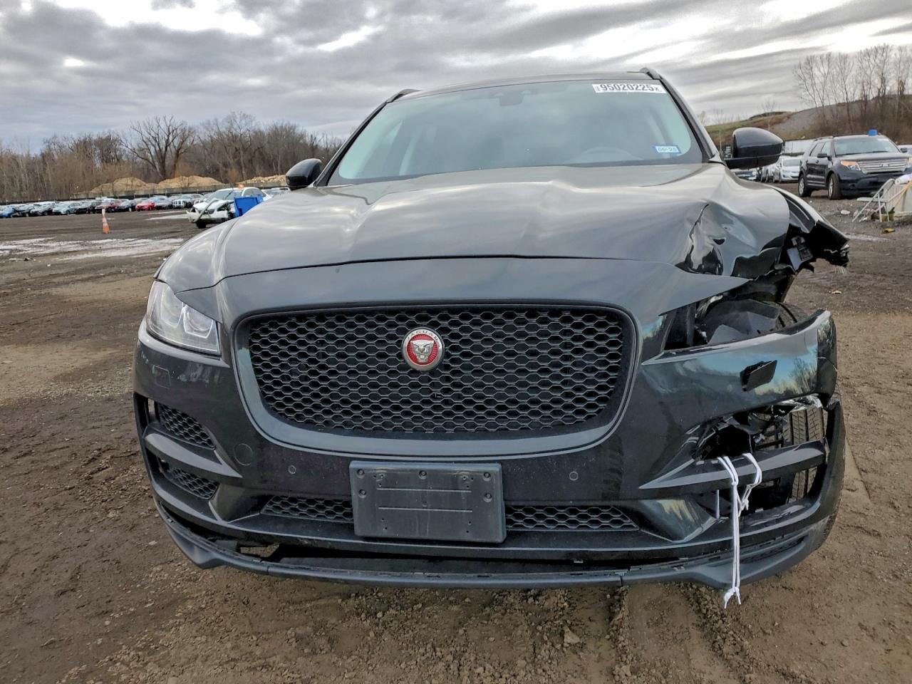 Jaguar F-PACE Premium Image 2