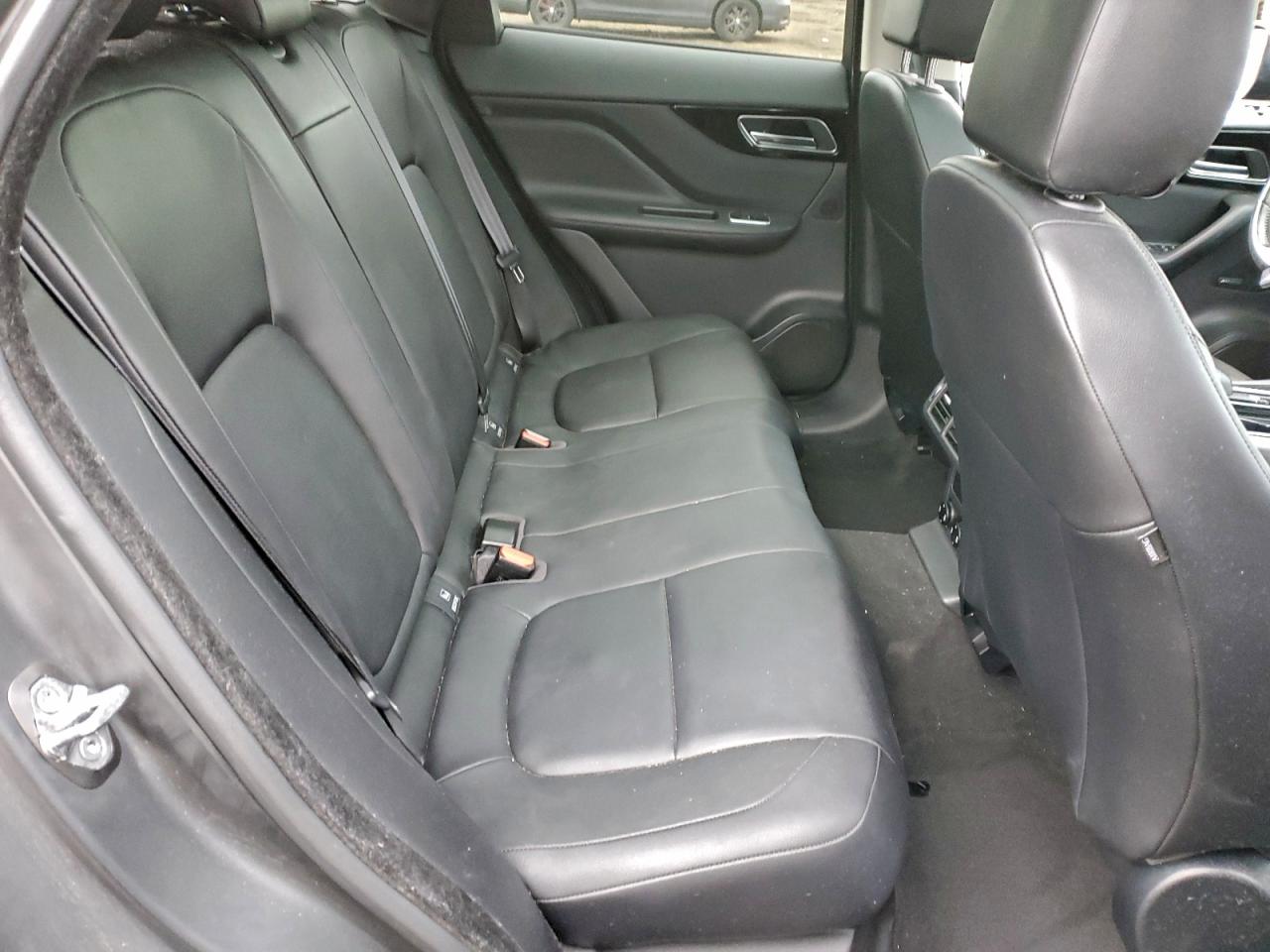 Jaguar F-PACE Premium Image 9