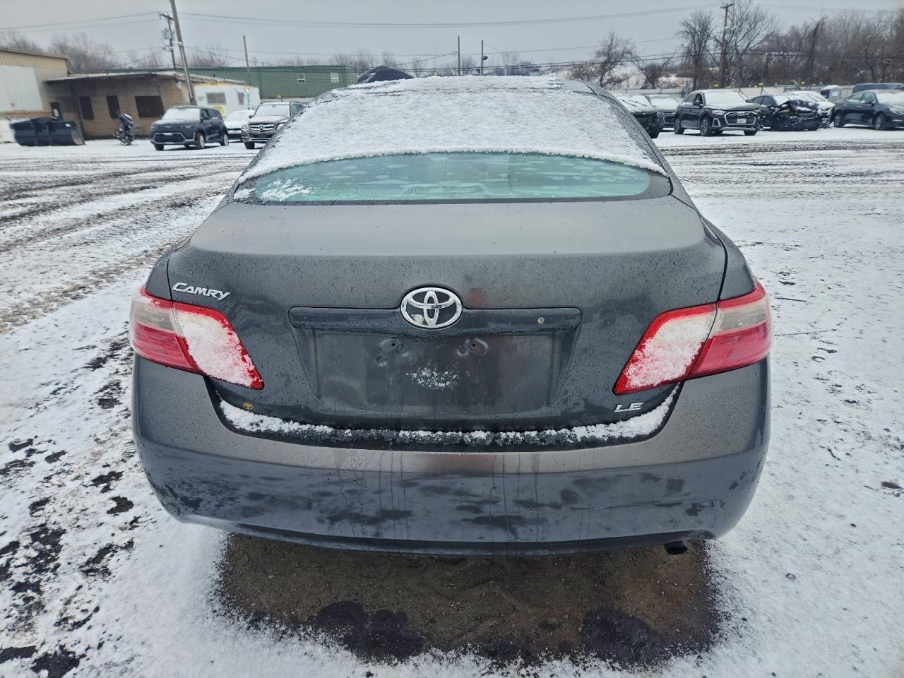 Toyota Camry Base Image 4