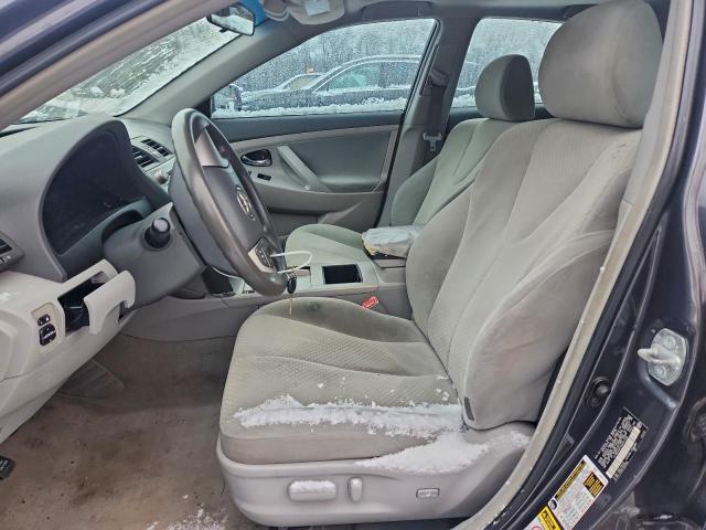 Toyota Camry Base Image 9