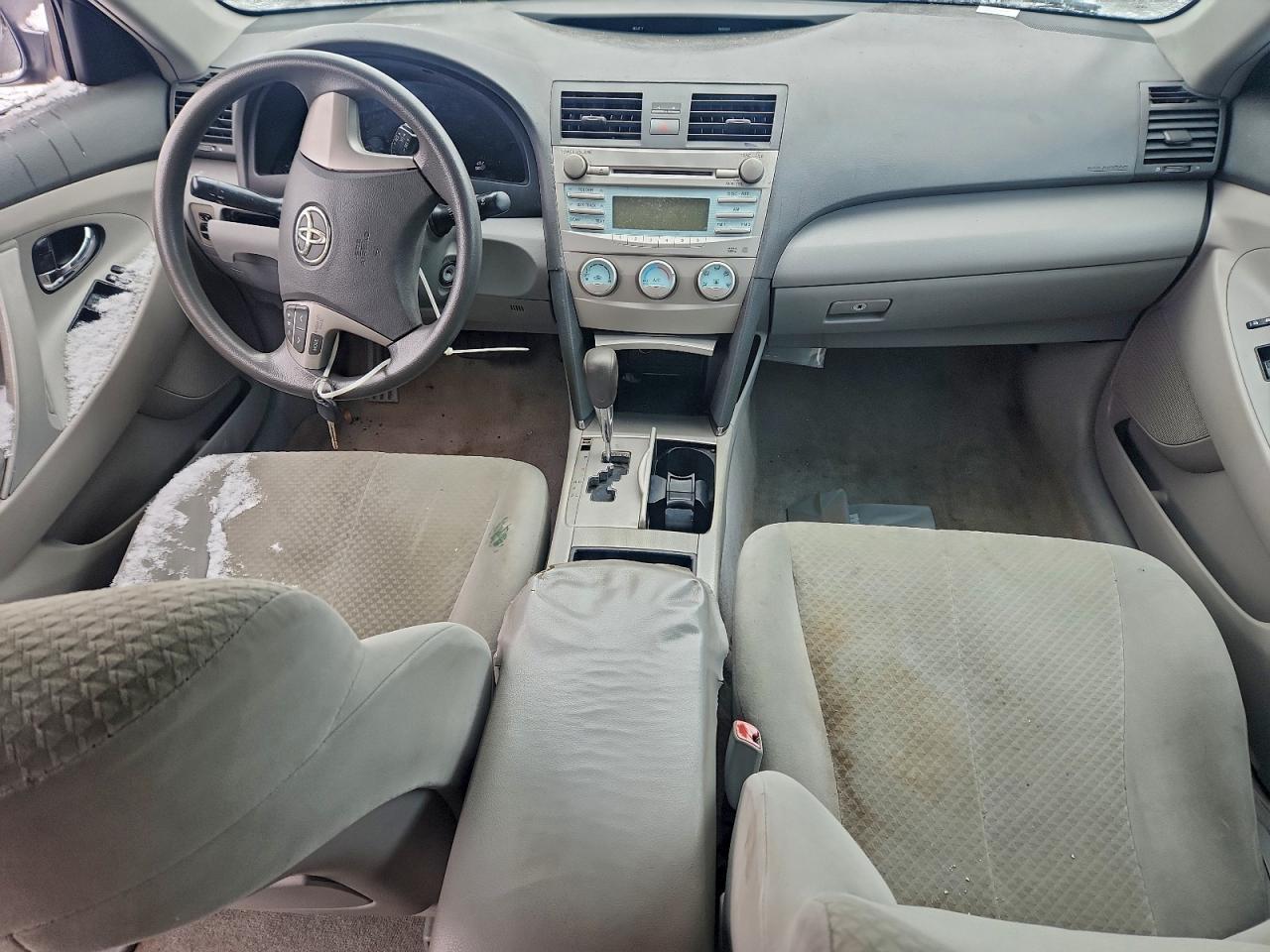 Toyota Camry Base Image 10