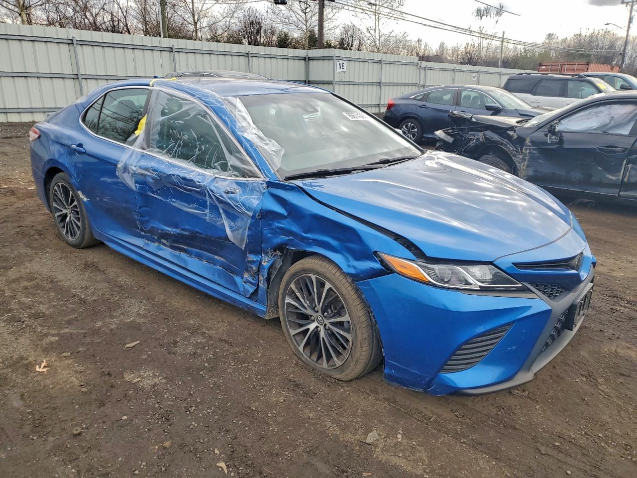 Toyota Camry Se Image 7