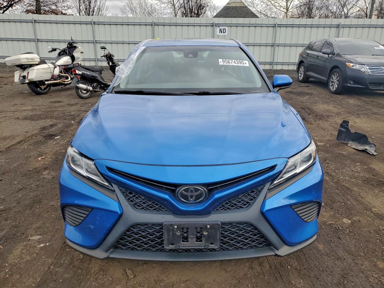 Toyota Camry Se Image 4