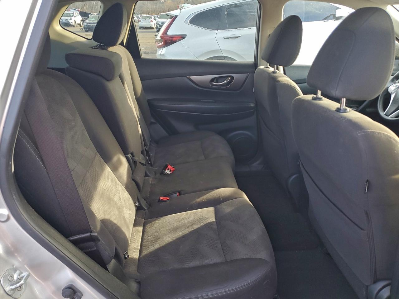 Nissan Rogue S Image 7