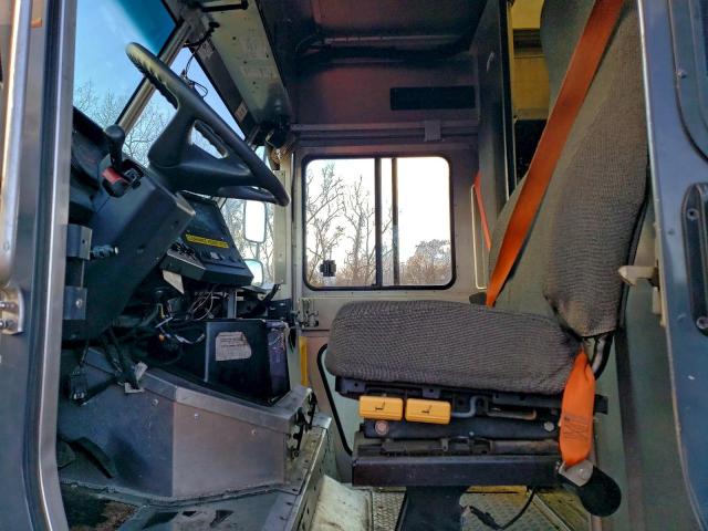 Freightliner Mt45 M Line Walk-in Van Image 5