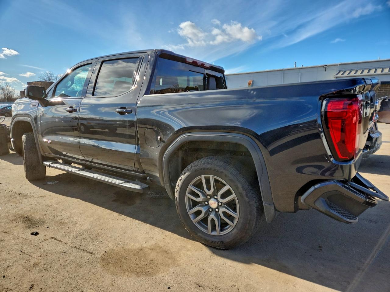 GMC Sierra K1500 At4 Image 2