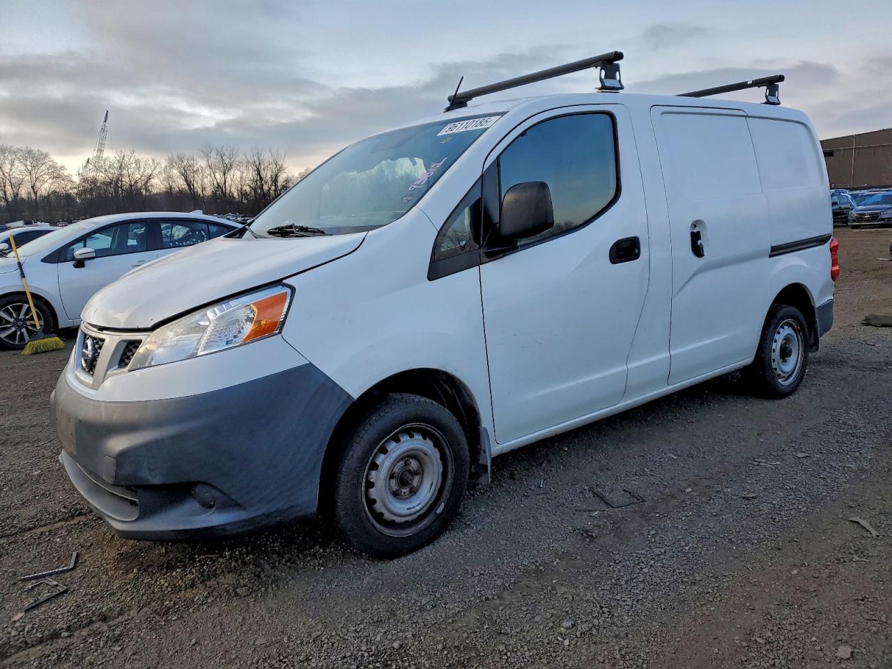 Nissan Nv 2.5s Image 1