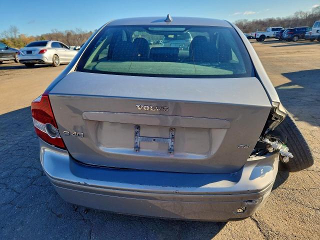 Volvo S40 2.4i Image 13