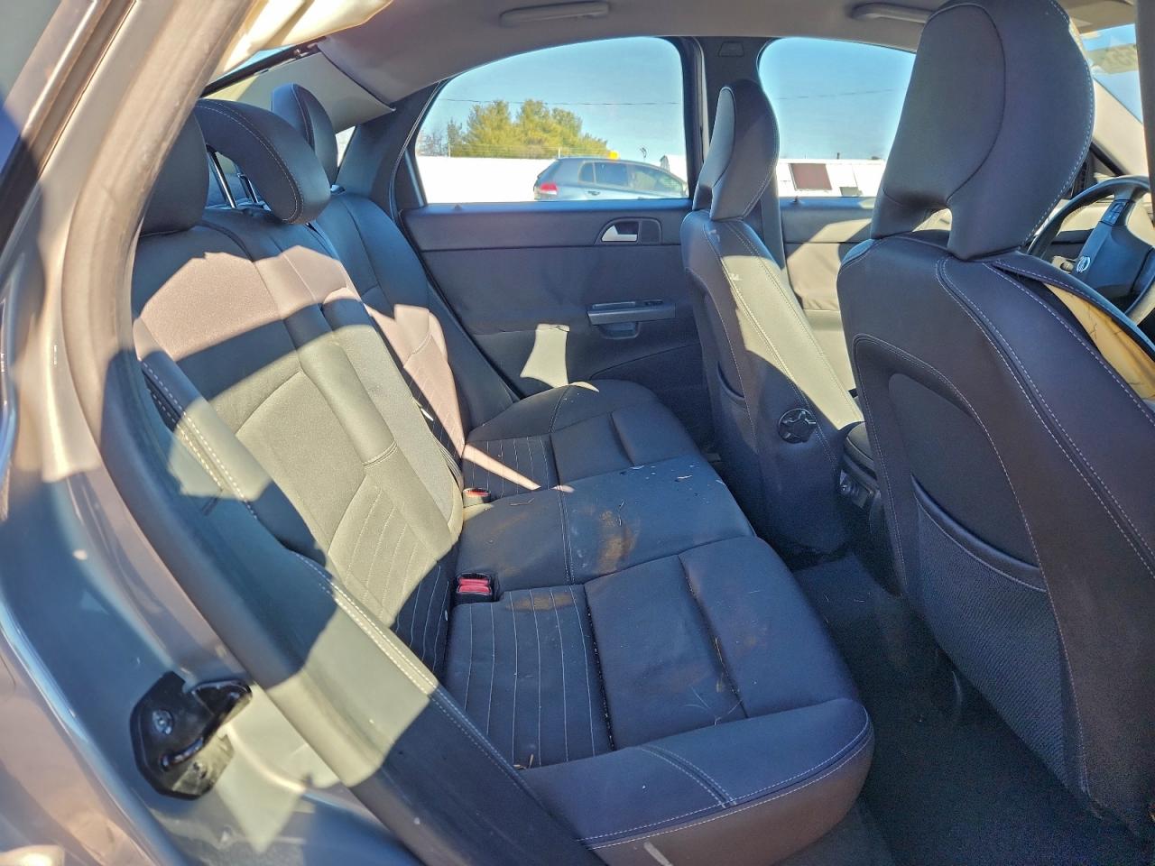 Volvo S40 2.4i Image 8